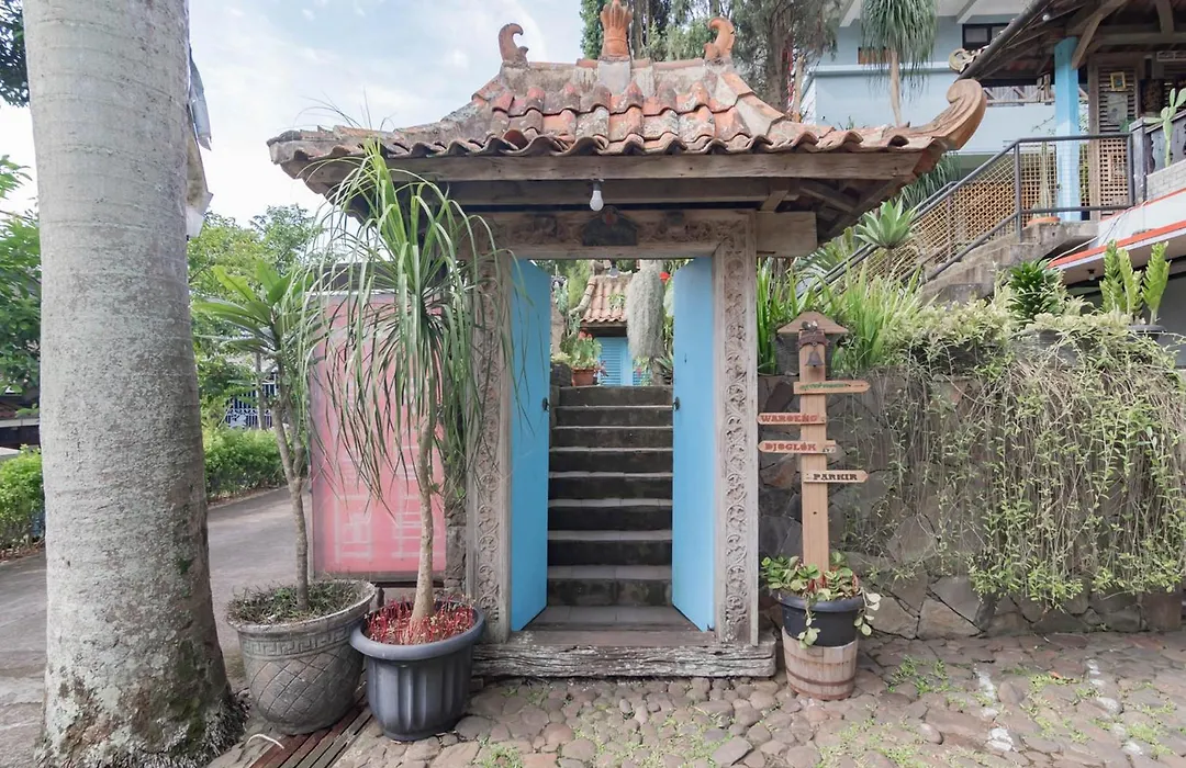 RedDoorz Plus at Palagan Joglo Sersan Bajuri-1